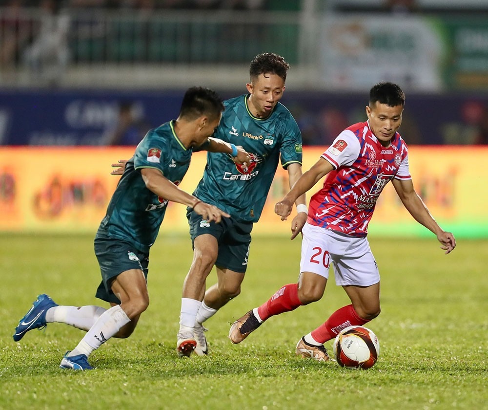 nhan-dinh-soi-keo-cahn-vs-tp-hcm-luc-19h15-ngay-18-4-2025-2